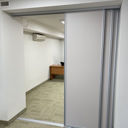 Bīdāmās sistēmas montāža.